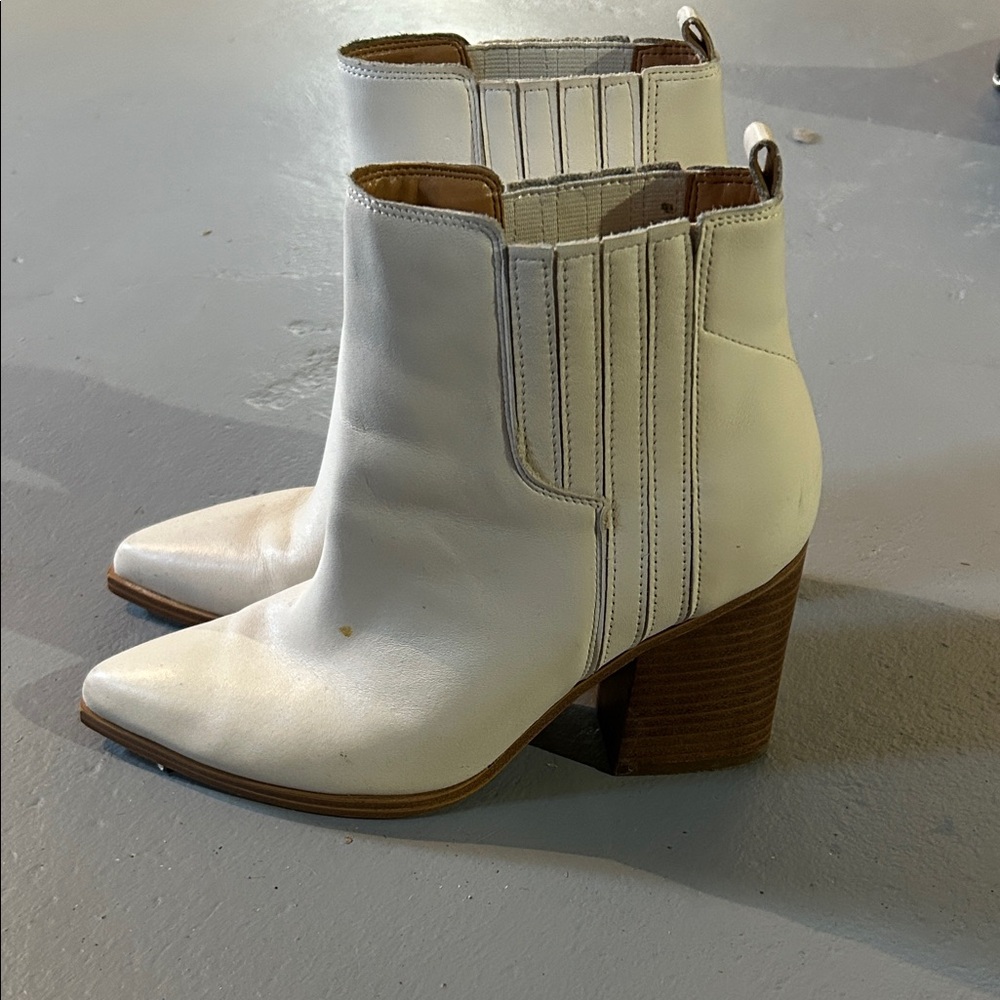 Marc Fisher Chunky Heel White Leather Ankle Boots, Size 8.5
